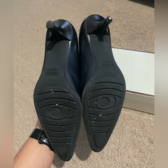 COACH navy blue leather pointed toe heels size 8.5 - Picture 2 of 7